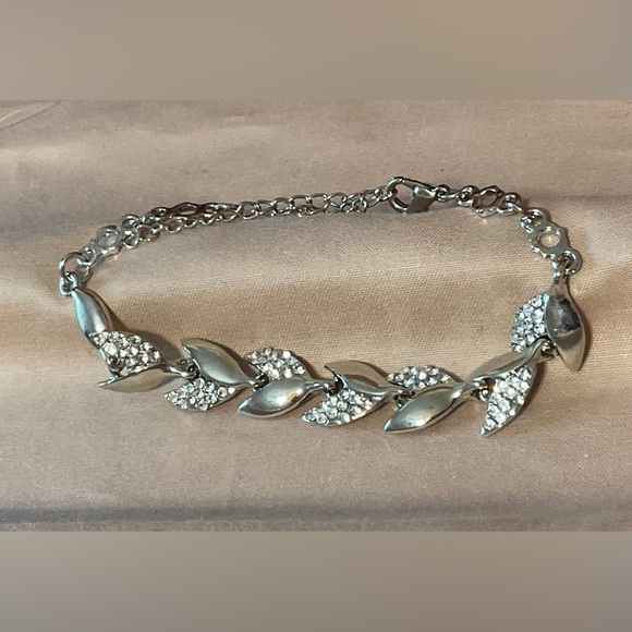 Beautiful Bracelet!  9” BN! - Picture 1 of 3